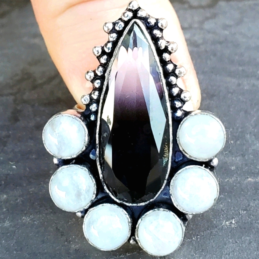 Elegant Silver and Black Teardrop Ring